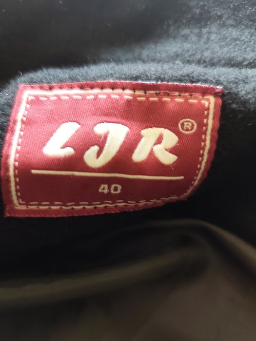Krótki elegancki płaszcz z wełną LJR r.40