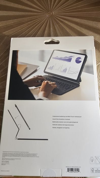 Belkin Connect Pro Keyboard Case do iPad Pro 11" M4 -

klawiatura z touchpademq