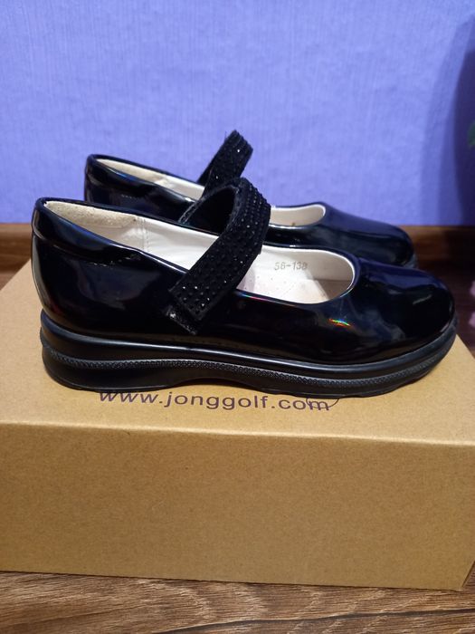 Чорні лаковані туфлі