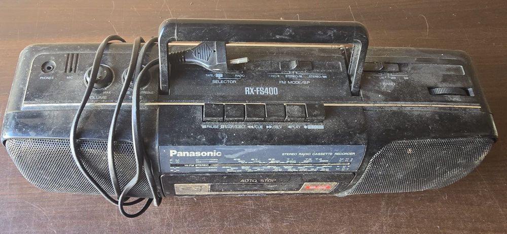 Stary radiomagnetofon PRL