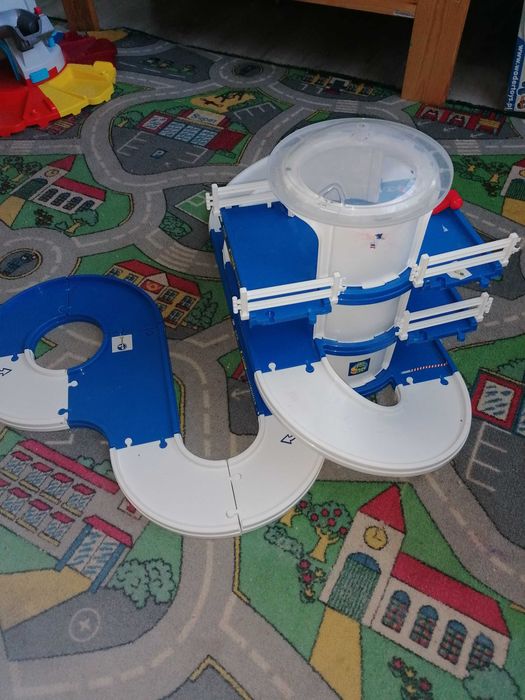 Sprzedam remize strazacka i posterunek policji