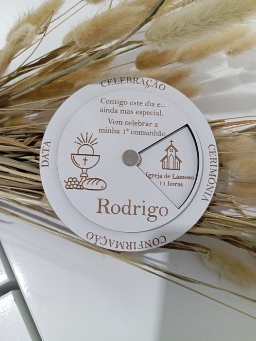 Convites e Lembranças Personalizadas em Madeira / Acrílico – Comunhão / Batizado / Casamento