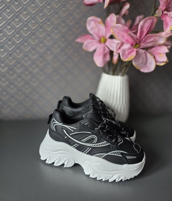 Damskie buty sneakersy czarne na wysokiej podeszwie