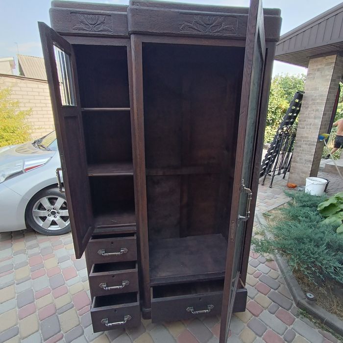 Шкаф старинный после реставрации