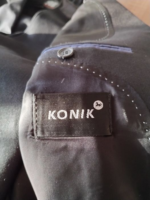 Garnitur meski granatowy trzyczęściowy