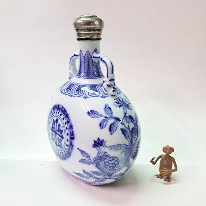 Cantil Português em porcelana da Vista Alegre