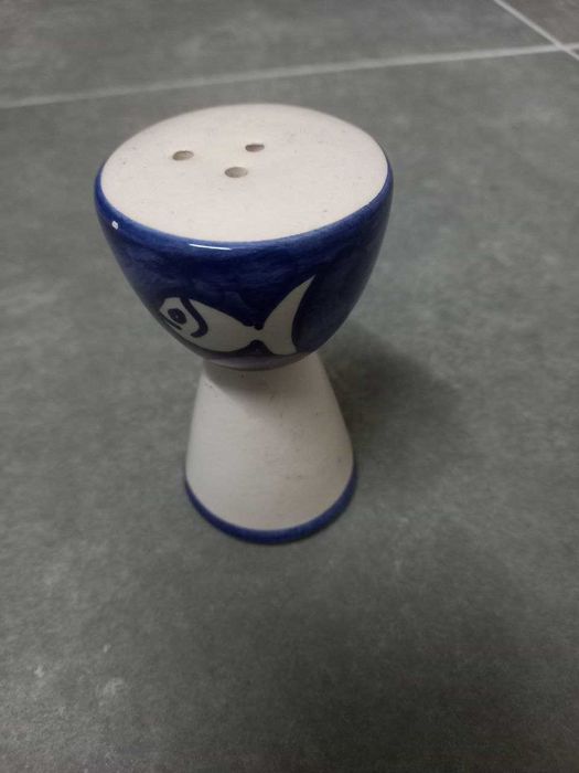 pequena peça utilitária para usar como saleiro