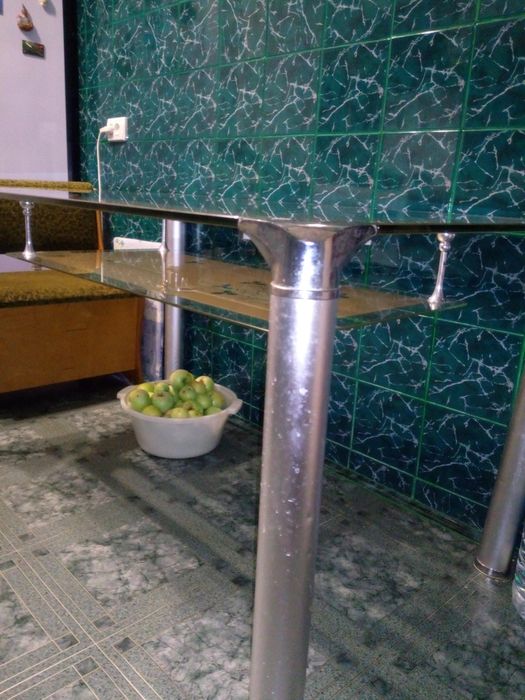 Стол обеденный,стеклянный
