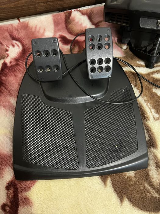 Руль Logitech momo racing