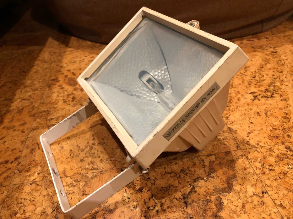 Фонарь KANIA , алюминиевый корпус и алюмин. отражатель , не рабочий...