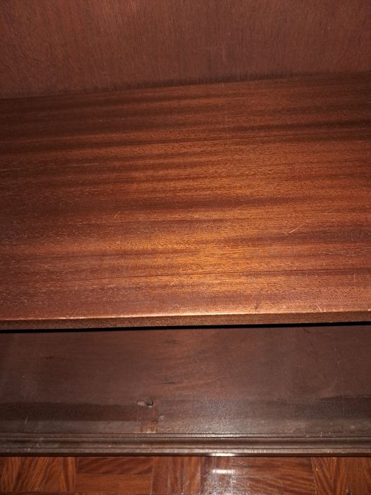 Móvel  de mogno maciço