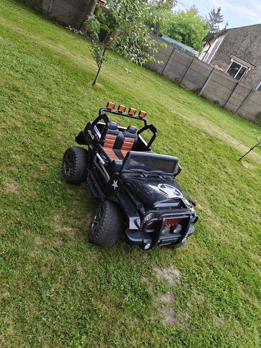 Jeep na akumulator