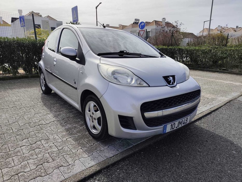 Peugeot 107  Black & Silver 2010 Nacional  87 mil km revisões origem