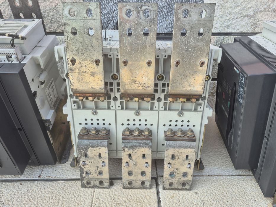 3 Disjuntores Siemens WL1250H 1250A com ETU15B – NOVOS