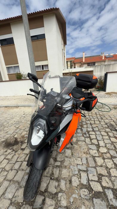KTM SuperDuke 1290 GT (com malas)