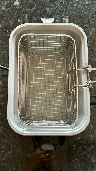 Fritadeira a Óleo JATA Impecável Apenas 25 EUR! Oportunidade Única!