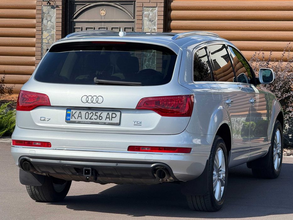 Audi Q7 3,0 Дизель 7 місць Гарний стан