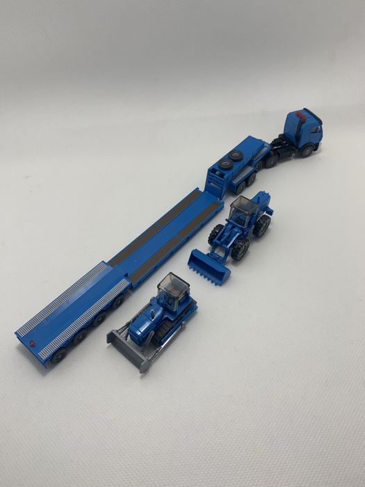 Mercedes com Maquinas Wiking 1/87