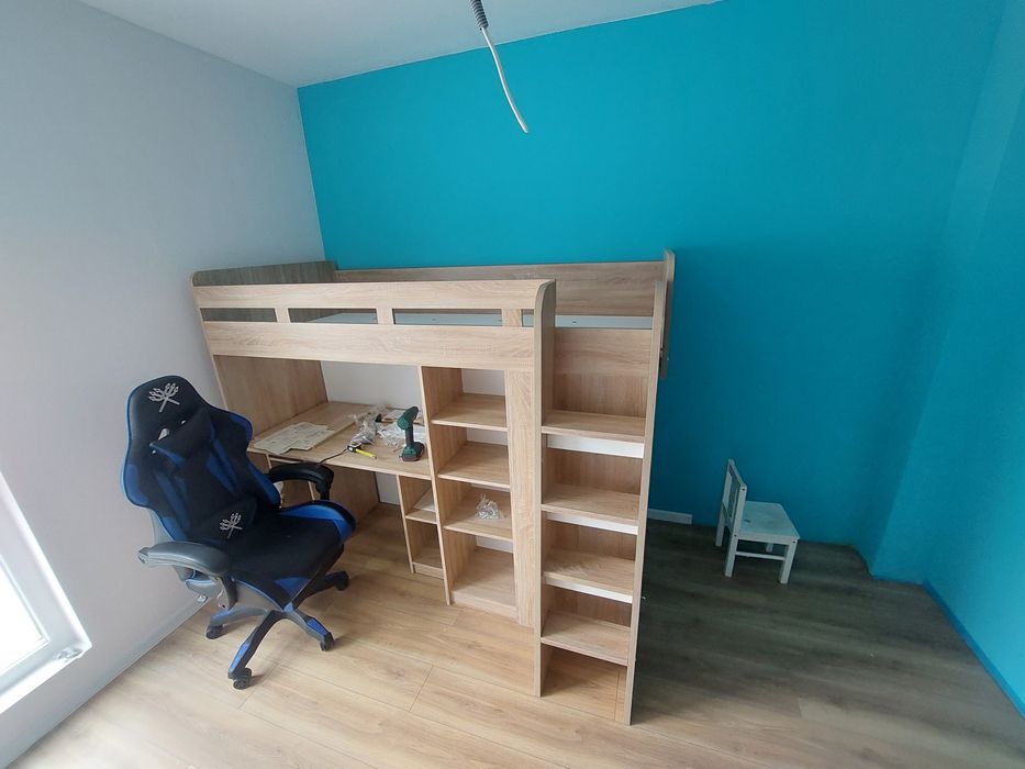 Łóżko dziecięce z antresolą, biurkiem i szafą, jak nowe