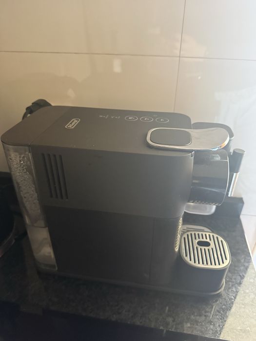 Máquina de café Nespresso - Delonghi