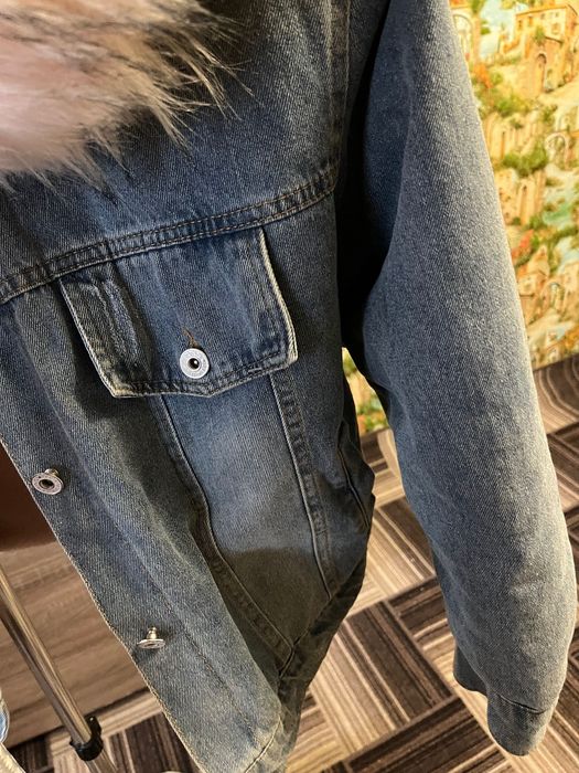 Продам джинсову курточку зимову