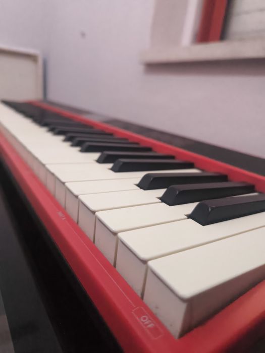 Teclado Roland GO:KEYS GO-61K + Suporte + Pedal Roland