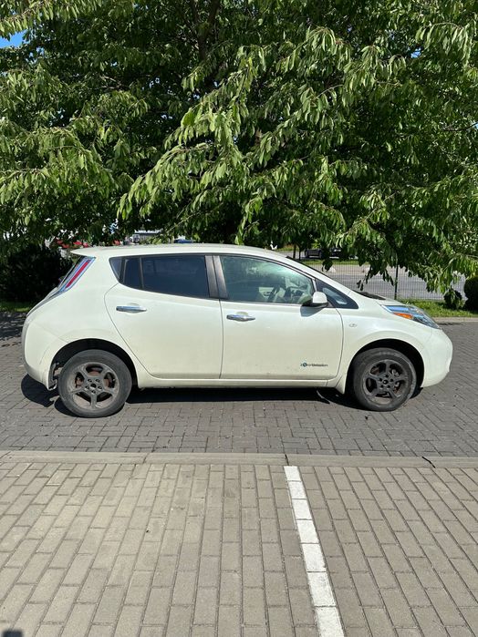 Nissan Leaf 2011, електро, автомат