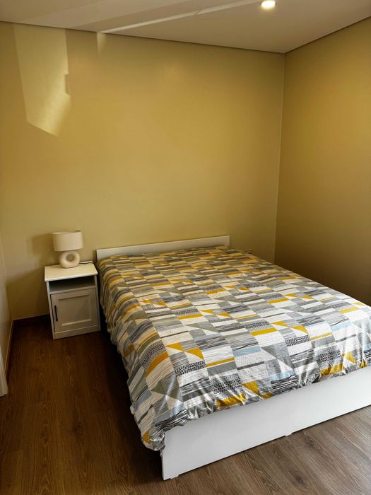 Quarto com Varanda T3– Loures (Bairro da Vitória) - Perto Hospital Beatriz Ângelo