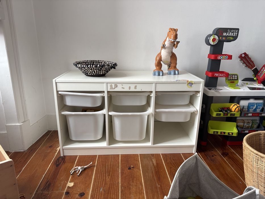 Movel de arrumacao de crianca, branco, com caixas brancas