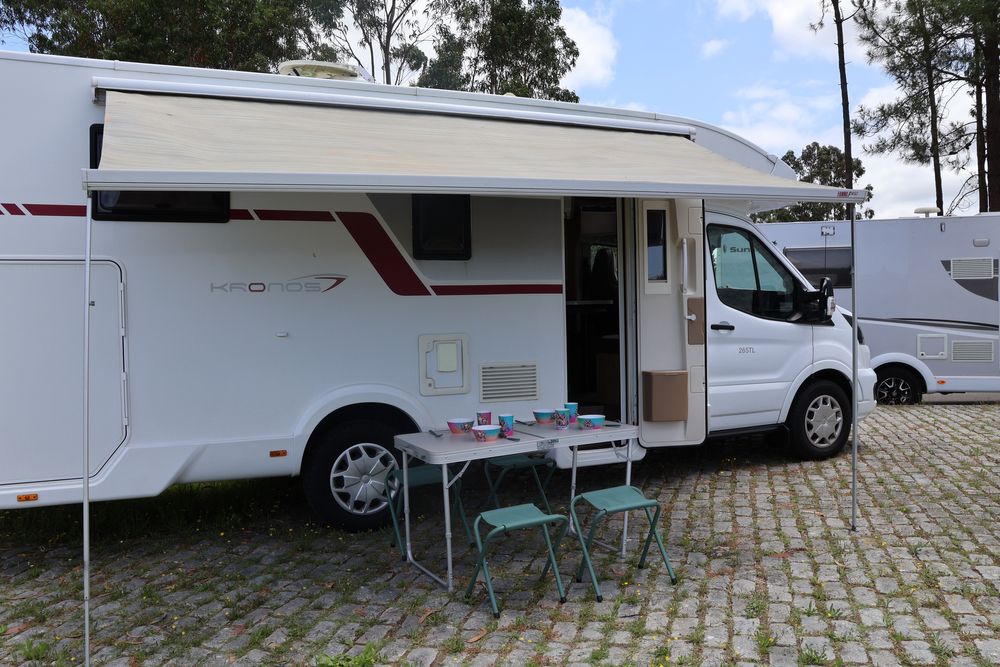 Aluguer de autocaravana de 4/6 lugares