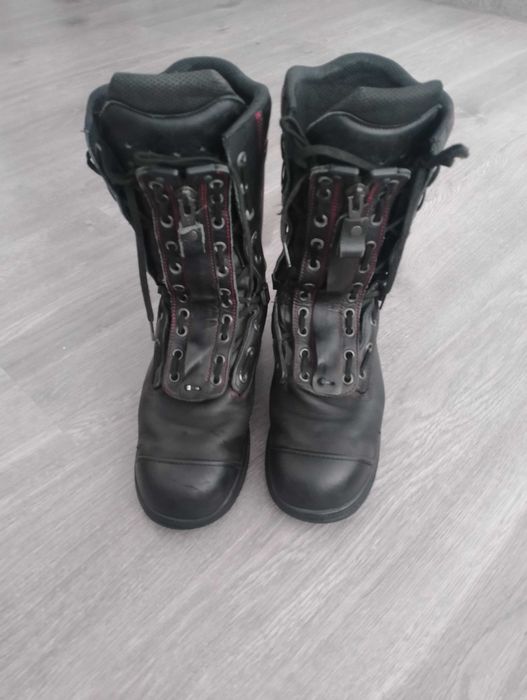 Берци з металевим передком