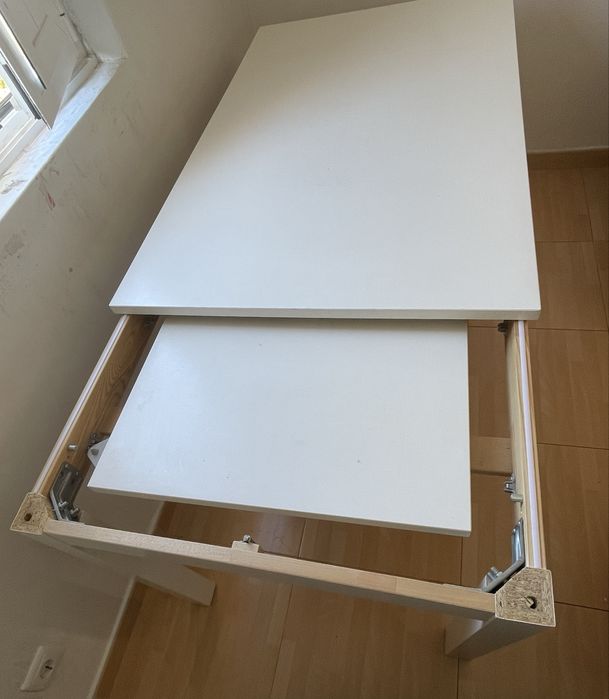 Mesa de madeira para refeições