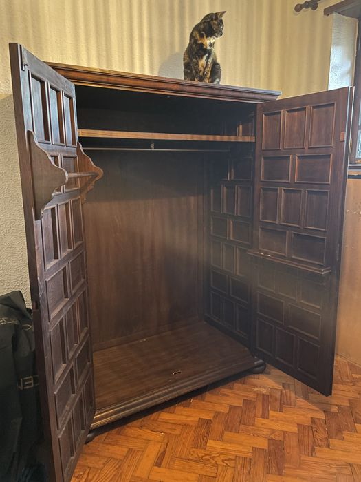 Roupeiro madeira maciça