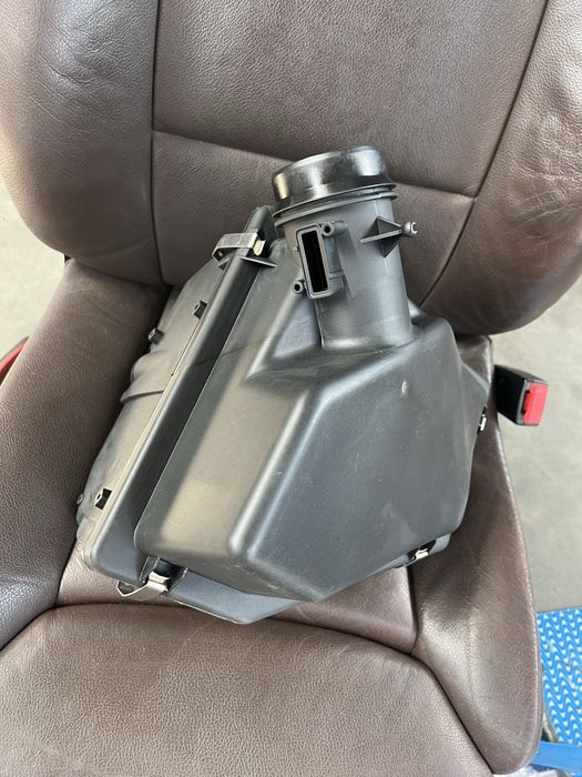 Корпус повітряного фільтра  BMW F30 F32… b46 b48
