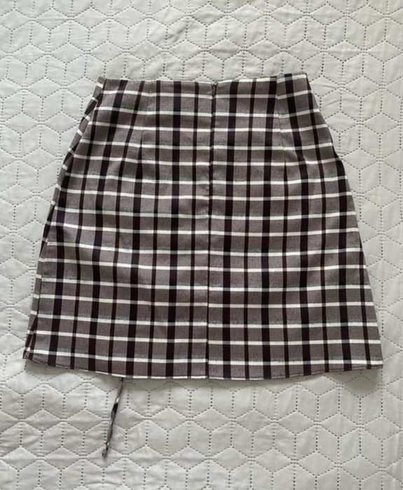 Спідниця коротка в клітинку зі шнурівкою