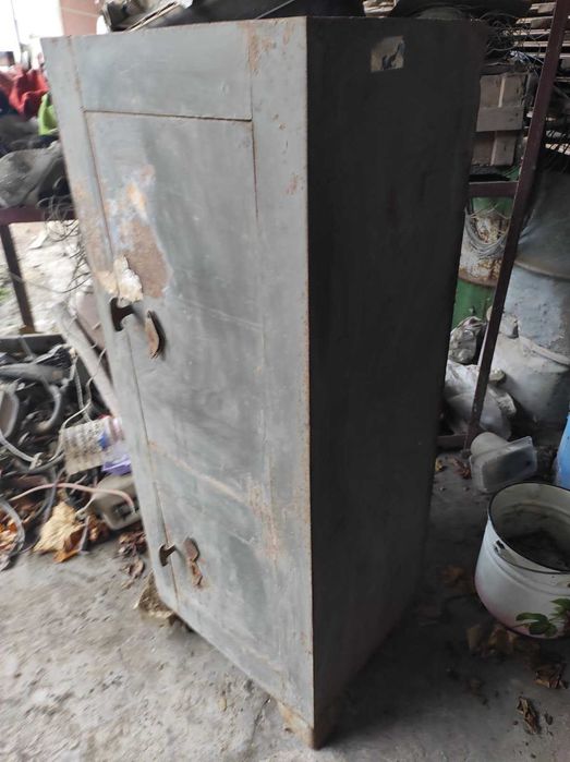 Сейф металлический из СССР. Толщина металла 4мм.