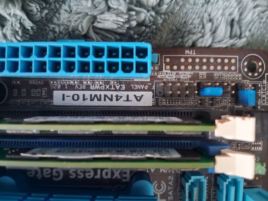 Материнська плата