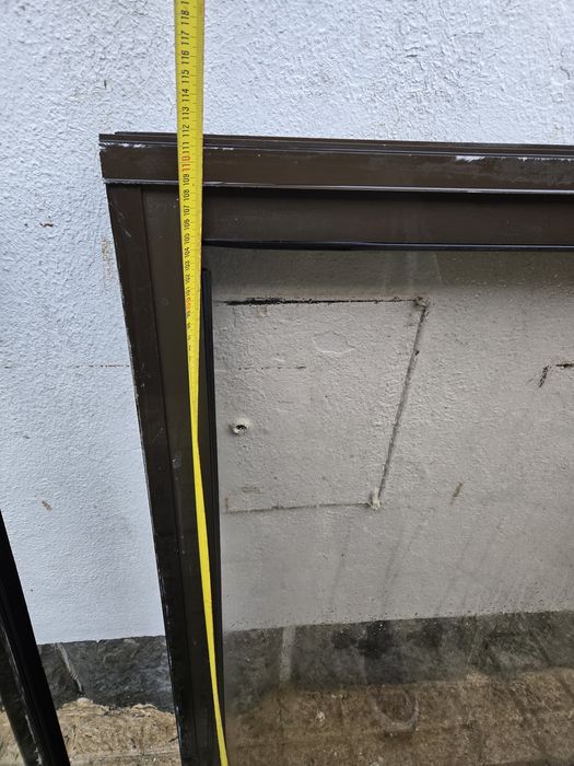 Janela aluminio castanho de correr. 152 cm largura  x 111 cm altura