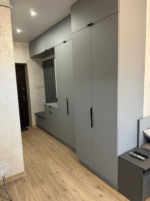 Подобова оренда 1 кім. кв. з євроремонтом в центрі міста