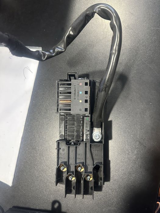 Caixa de fusíveis da bateria mercedes w211 e270 cdi ano 2007