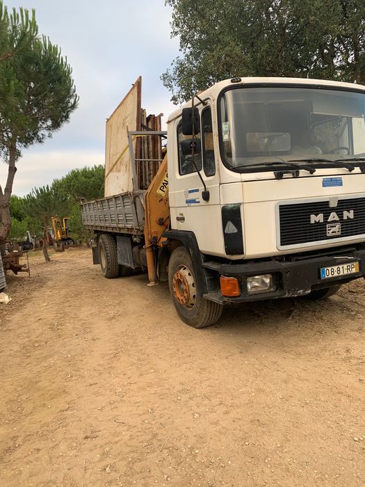 Man de 19 tn com báscula e grua Mafra