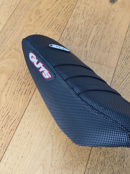 Сидіння GUTS для Sur-Ron