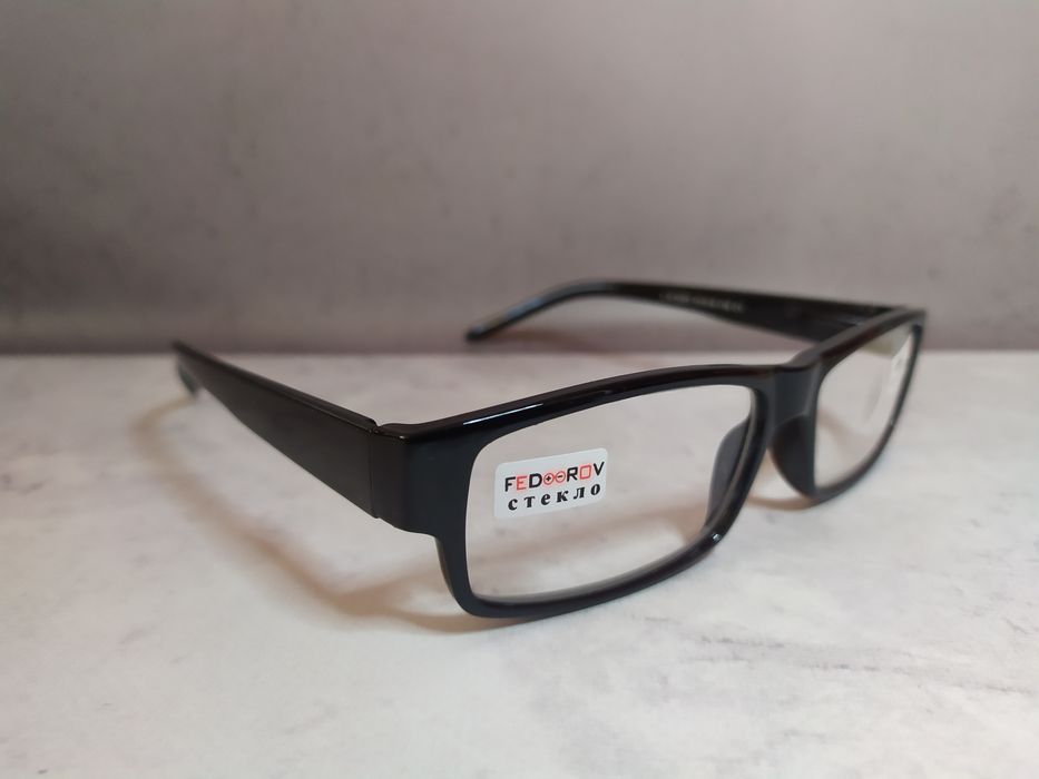 Очки для зрения с стеклянной линзой