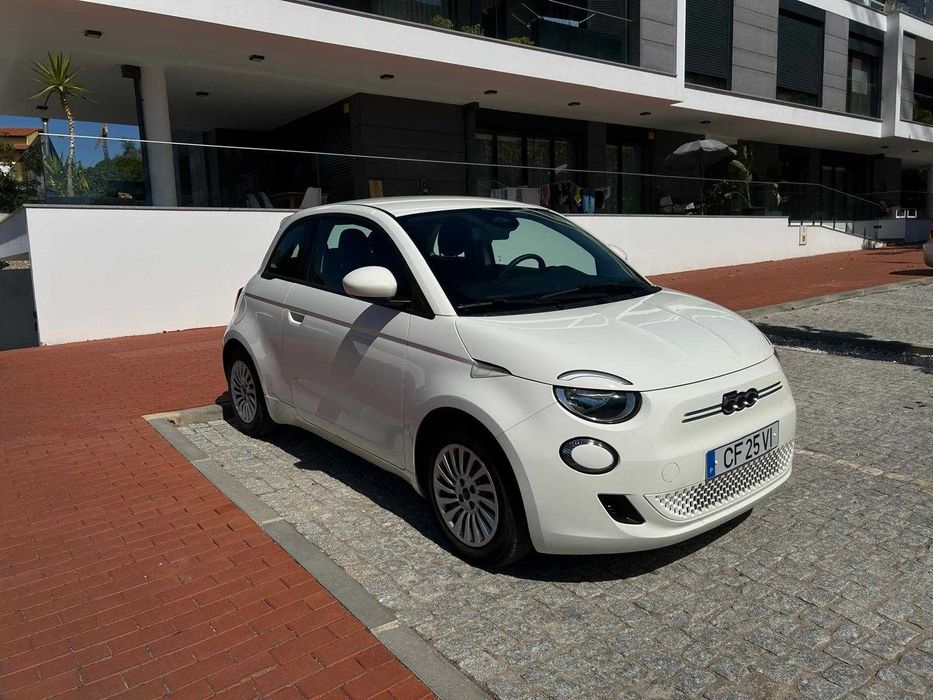 Fiat 500e 100% elétrico, versão de 23,8 kWh, em excelente estado geral/ muito económico
