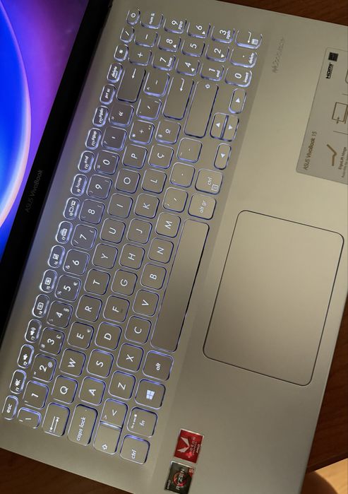 Portátil asus vivobook