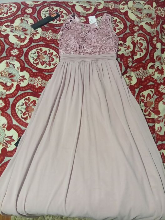 Vestido para cerimónia e sapatos