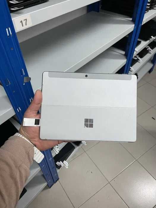 Microsoft Surface Go 8GB 128GB SSD 10" Touch Win10 | AmigoTech