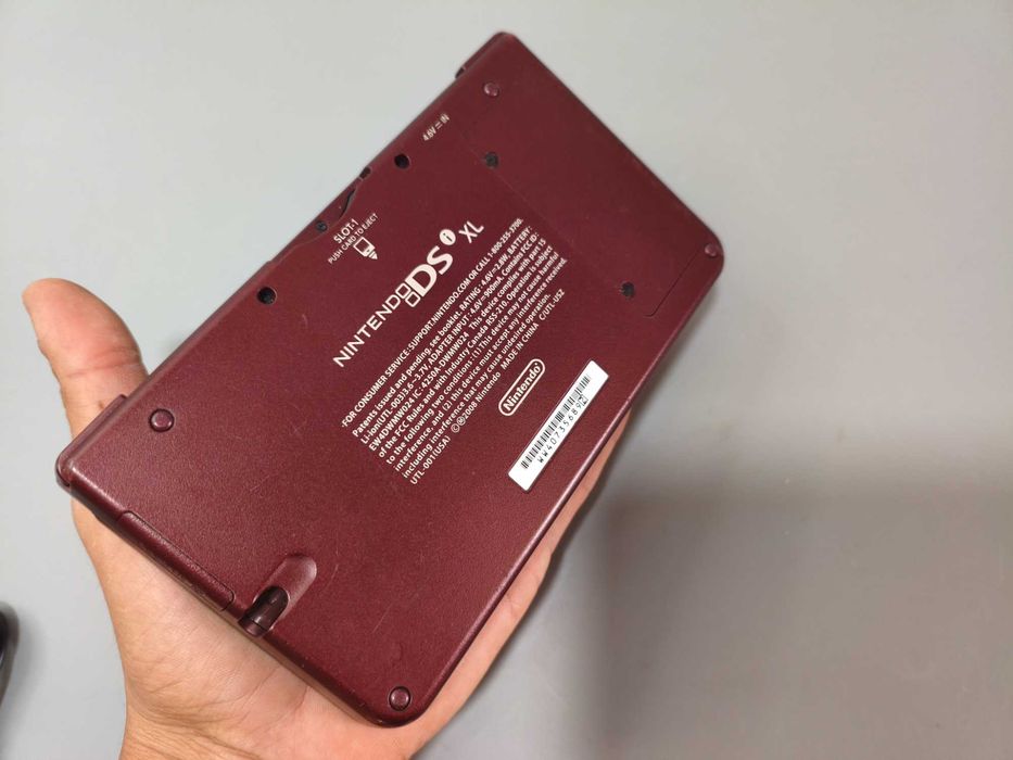 Nintendo DSI XL Vermelho