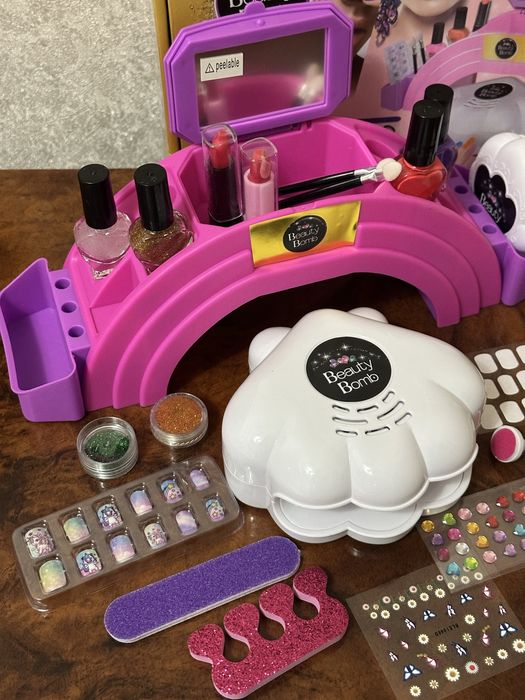 Набір для манікюру дитячий . Дитяча косметика сушка , лаки , помади