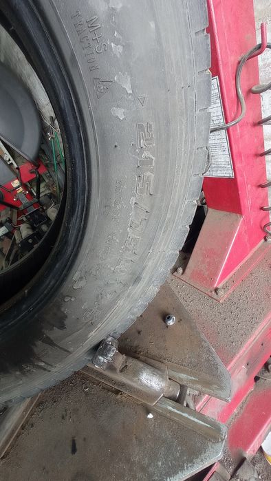 Advance 215 75 R17.5